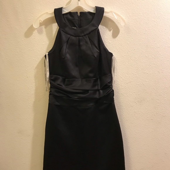 Short formal David’s Bridal gown - Picture 3 of 5